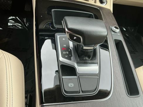 Used 2022 Audi Q5 2.0T Premium w/ Convenience Package image 22