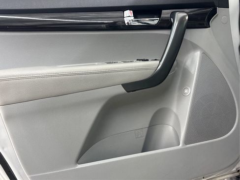 Used 2012 Kia Sorento LX image 26