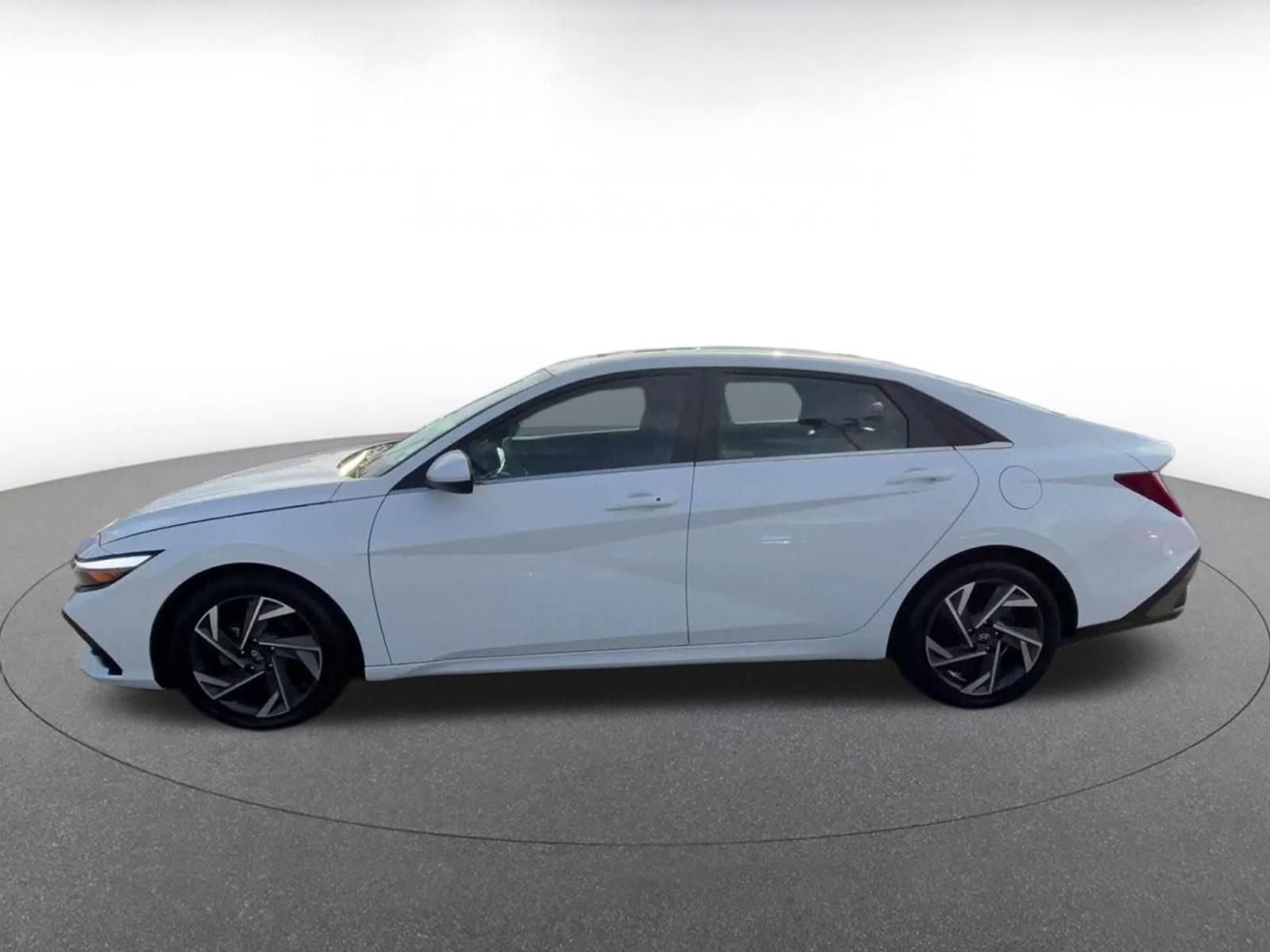 Used 2025 Hyundai Elantra SEL FWD image 8