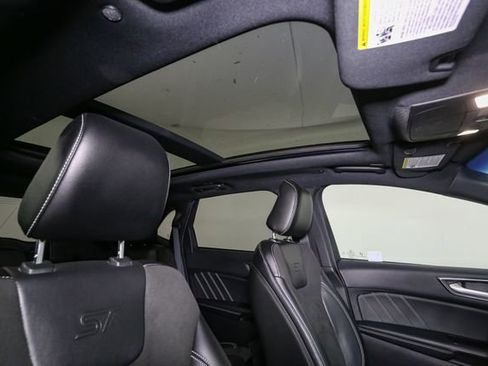 Used 2020 Ford Edge ST w/ Cold Weather Package AWD/4WD image 18