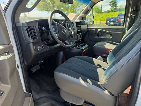 Used 2025 GMC Savana 2500 w/ Driver Convenience Package RWD image 2
