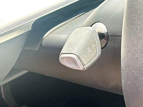 Used 2025 Tesla Model Y Long Range RWD image 10