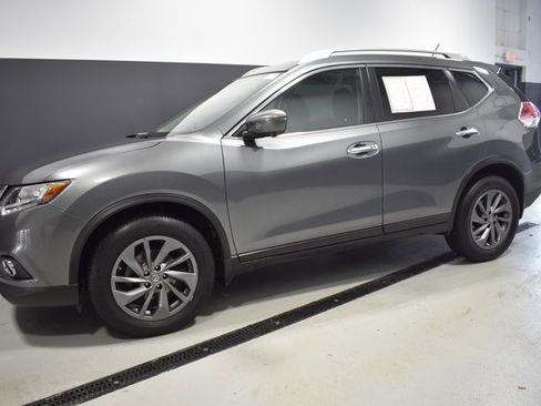 Used 2016 Nissan Rogue SL image 2