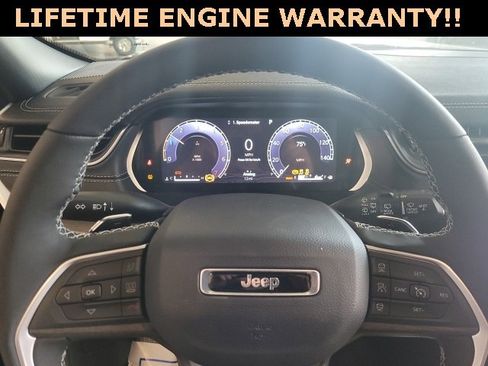 New 2025 Jeep Grand Cherokee Limited w/ Black Appearance Package image 21