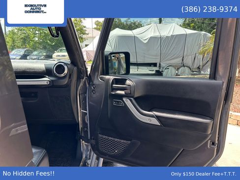 Used 2017 Jeep Wrangler Rubicon AWD/4WD image 10