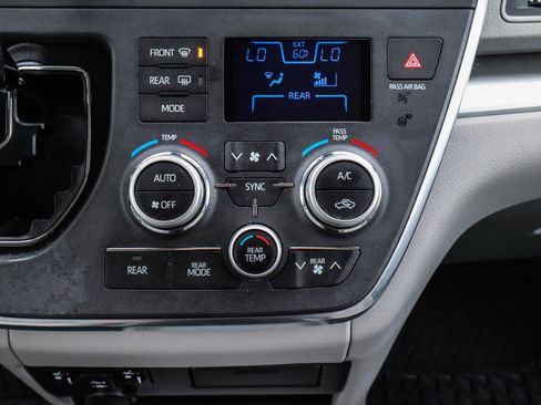 Used 2019 Toyota Sienna LE image 27