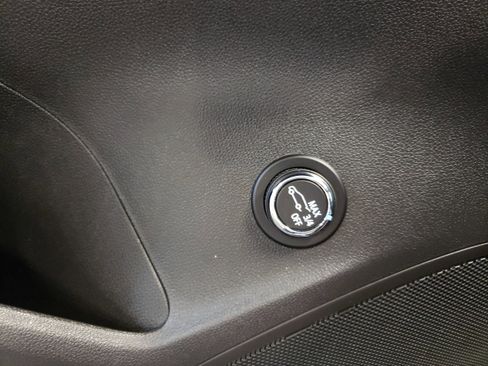 Used 2021 Buick Envision Essence image 24
