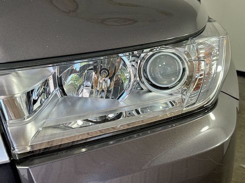 Used 2018 Toyota Highlander XLE FWD image 41
