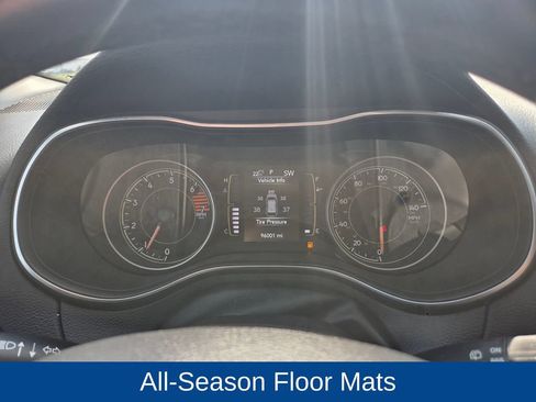 Used 2020 Jeep Cherokee Latitude w/ Cold Weather Group AWD/4WD image 24