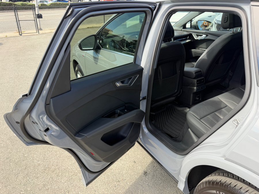 Used 2023 Audi Q4 e-tron Prestige AWD/4WD image 44