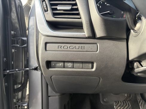 Used 2023 Nissan Rogue S image 30