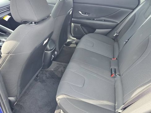Used 2025 Hyundai Elantra SE FWD image 12
