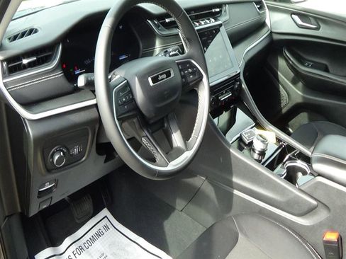 Certified 2023 Jeep Grand Cherokee L Laredo image 17