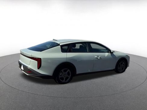 Used 2025 Kia K4 FWD image 3