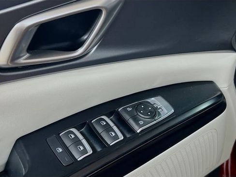 Certified 2024 Kia Carnival LX image 17