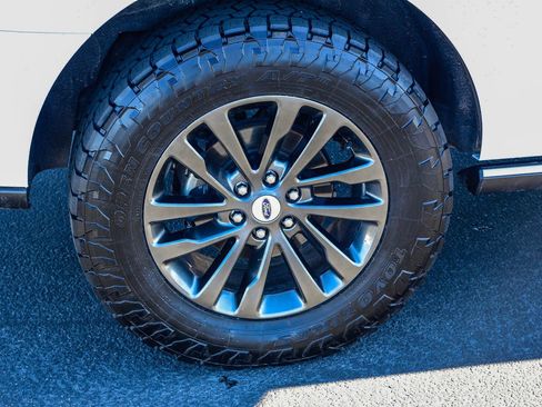 Used 2019 Ford Expedition Limited image 8