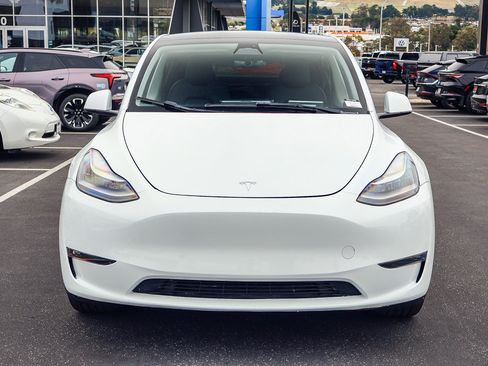 Used 2023 Tesla Model Y Long Range AWD/4WD image 17