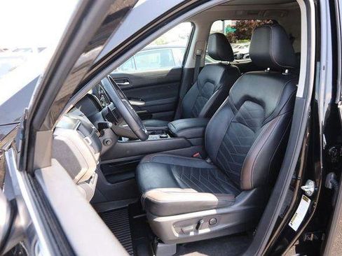 Used 2023 Nissan Pathfinder Platinum w/ Lighting Package (N92) AWD/4WD image 10