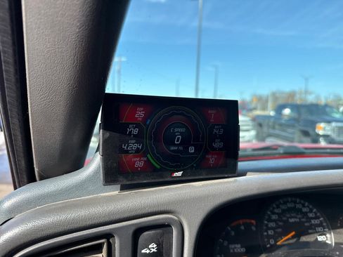 Used 2005 Chevrolet Silverado 2500 LT w/ Heavy-Duty Power Package image 11