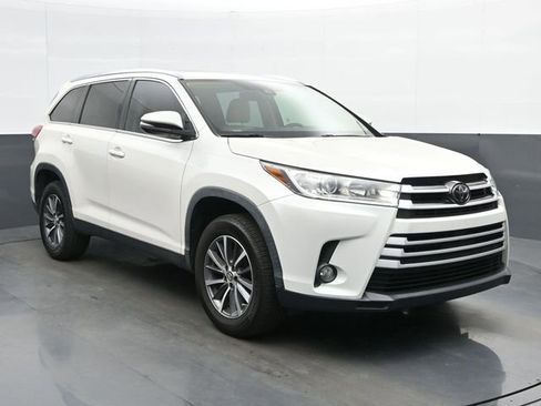 Used 2019 Toyota Highlander XLE image 2