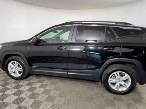 Used 2023 GMC Terrain SLE w/ Driver Convenience Package AWD/4WD image 8
