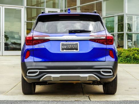 Used 2023 Kia Seltos S w/ Navigation Package AWD/4WD image 11