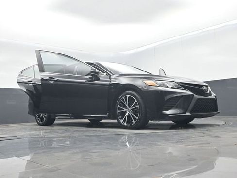 Used 2018 Toyota Camry SE FWD image 69