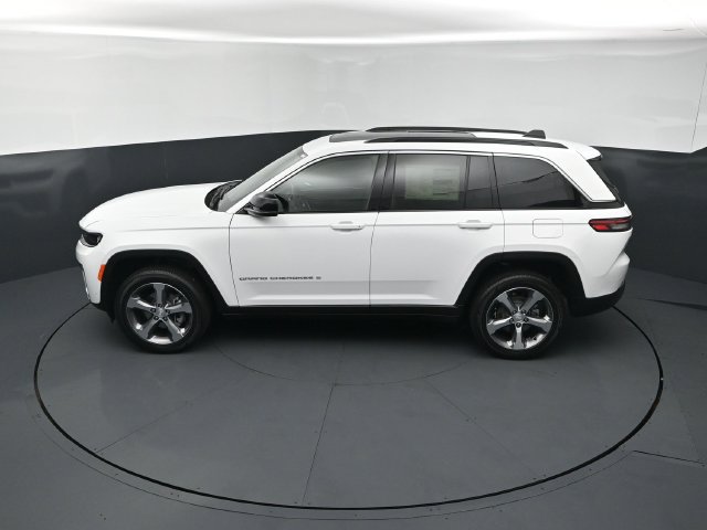 New 2026 Jeep Grand Cherokee Limited w/ Luxury Tech Group II AWD/4WD image 15