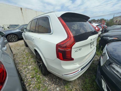 Certified 2023 Volvo XC90 B6 Ultimate w/ Lounge Package image 6