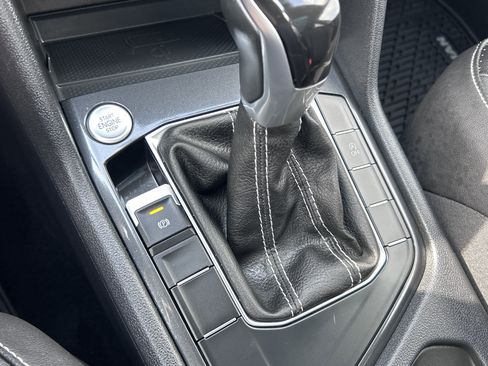 Certified 2023 Volkswagen Tiguan SE w/ Panoramic Sunroof Package image 17