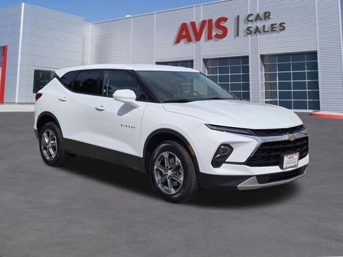 Used 2025 Chevrolet Blazer LT FWD image 3