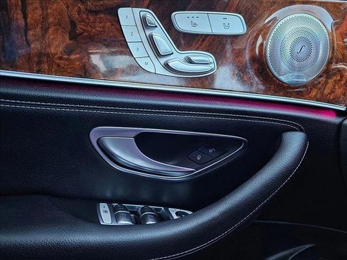 Used 2018 Mercedes-Benz E 300 image 6