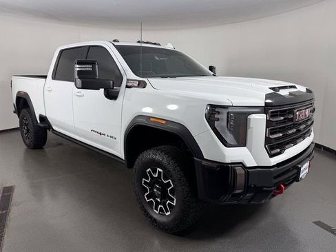 Used 2024 GMC Sierra 2500 AT4X image 2
