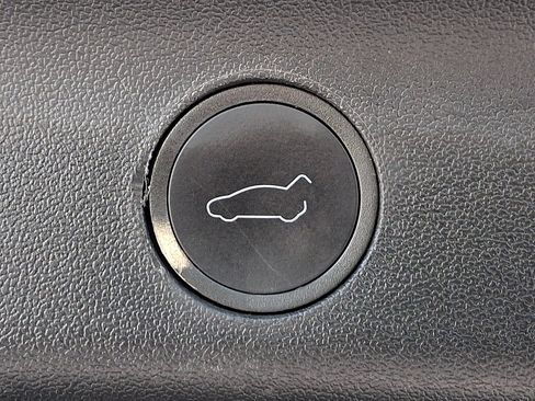 Used 2023 Tesla Model Y Performance AWD/4WD image 29