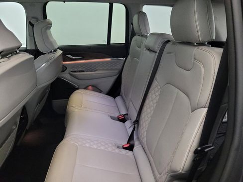 Used 2022 Jeep Grand Cherokee Summit w/ Advanced Protech Group IV AWD/4WD image 18