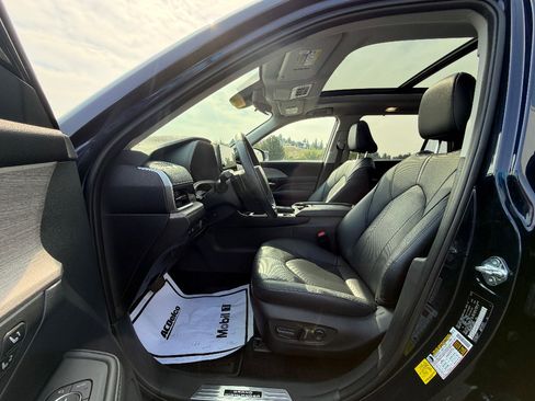 Used 2025 Toyota Grand Highlander AWD image 2