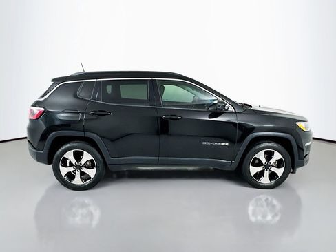 Used 2018 Jeep Compass Latitude w/ Popular Equipment Group AWD/4WD image 9