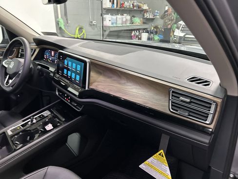 New 2025 Volkswagen Atlas SE image 33