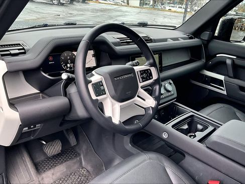 Used 2024 Land Rover Defender 110 S image 18