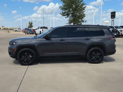 Used 2022 Jeep Grand Cherokee L Limited w/ Black Appearance Package RWD image 5