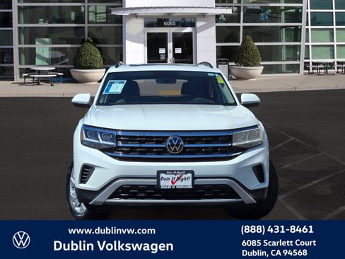 Certified 2023 Volkswagen Atlas SE w/ Panoramic Sunroof Package FWD image 2