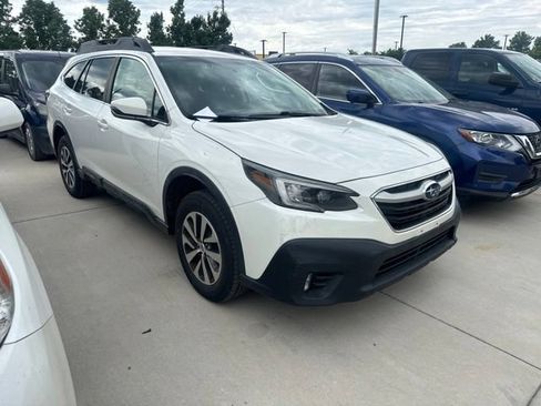 Used 2022 Subaru Outback Premium AWD/4WD image 4
