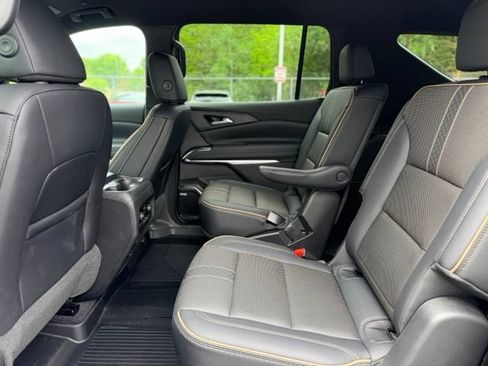 Used 2025 Chevrolet Traverse High Country AWD/4WD image 26