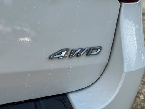 Used 2023 Ford Explorer XLT w/ Equipment Group 202A AWD/4WD image 17