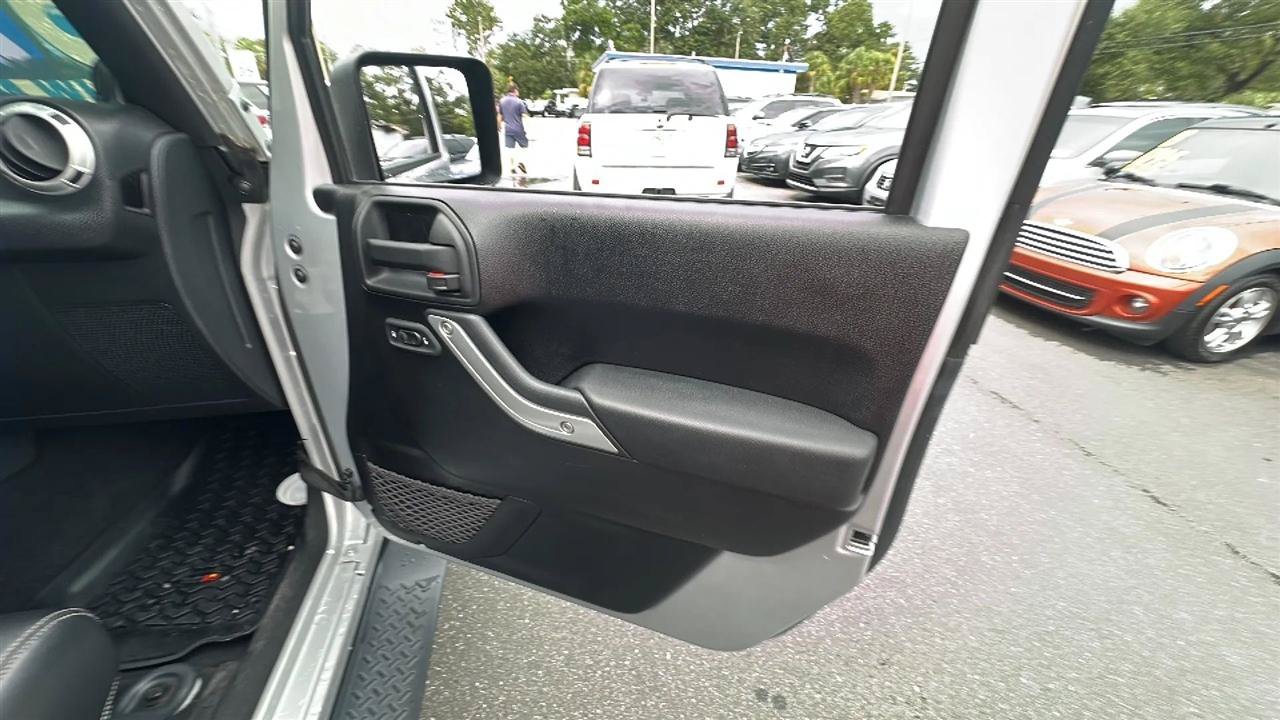 Used 2012 Jeep Wrangler Unlimited Sahara w/ Max Tow Pkg AWD/4WD image 36