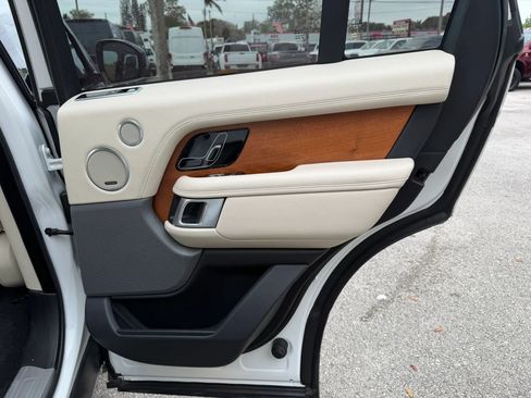 Used 2018 Land Rover Range Rover HSE image 18