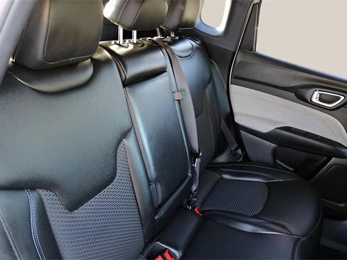 Used 2024 Jeep Compass Latitude image 15