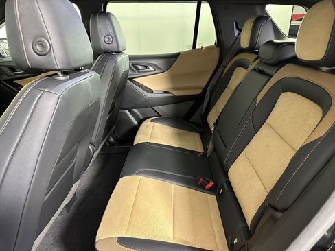Used 2025 Chevrolet Equinox ACTIV w/ Safety and Technology Package AWD/4WD image 28