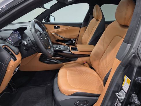 Used 2023 Aston Martin DBX image 17
