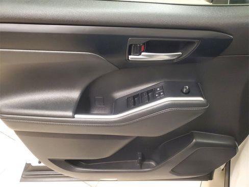 Used 2022 Toyota Highlander XLE image 20